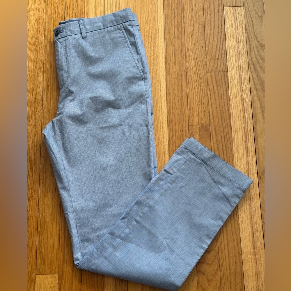 New with tags Banana Republic Aiden Fit 
100% cotton Chino pants 33 x 34